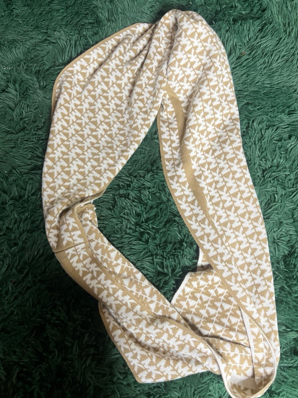 MICHAEL Michael Kors Beige and White Houndstooth Infinity Scarf